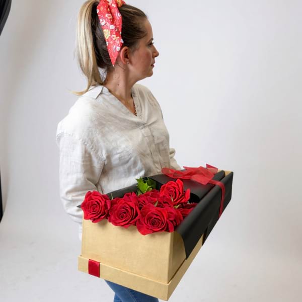 red rose presentation box dozen